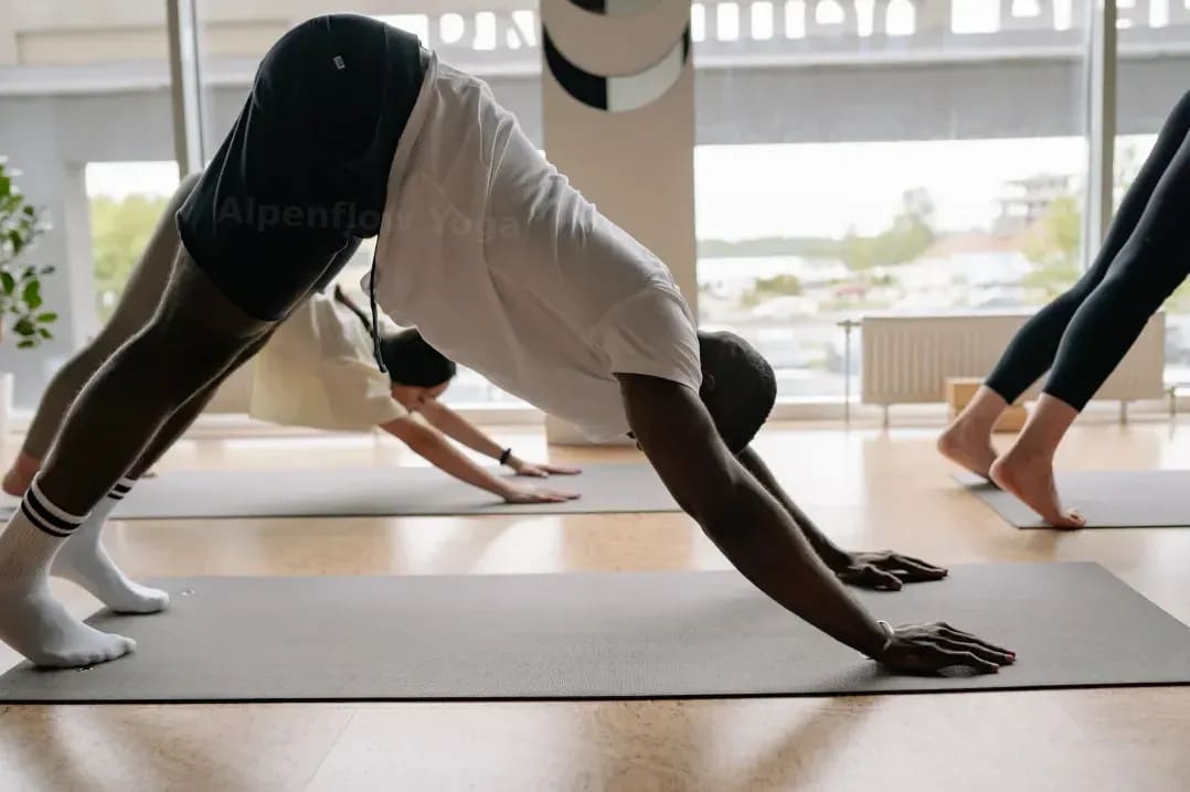 Vinyasa-Yoga in der Gruppe